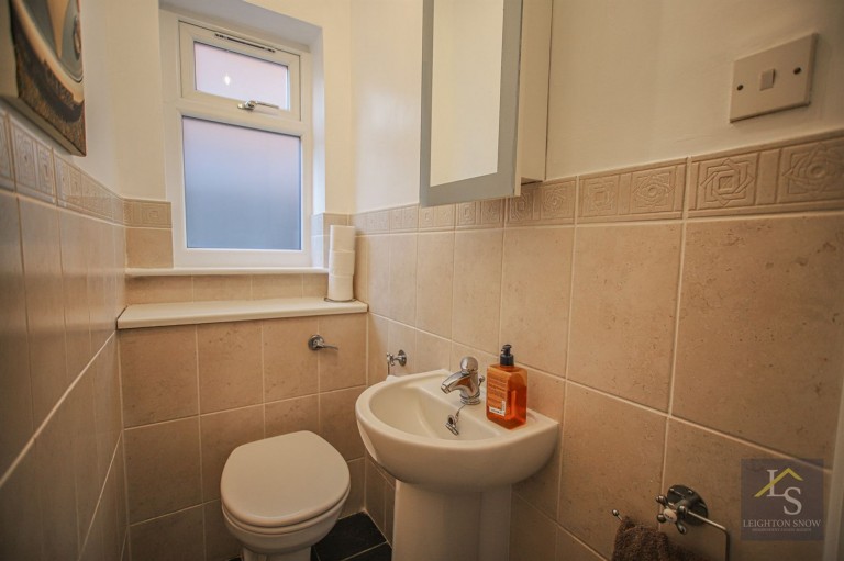 Images for Pingate Lane South, Cheadle Hulme, SK8 EAID:425574707 BID:a331354c-8a27-4290-8521-a2425358b7e6