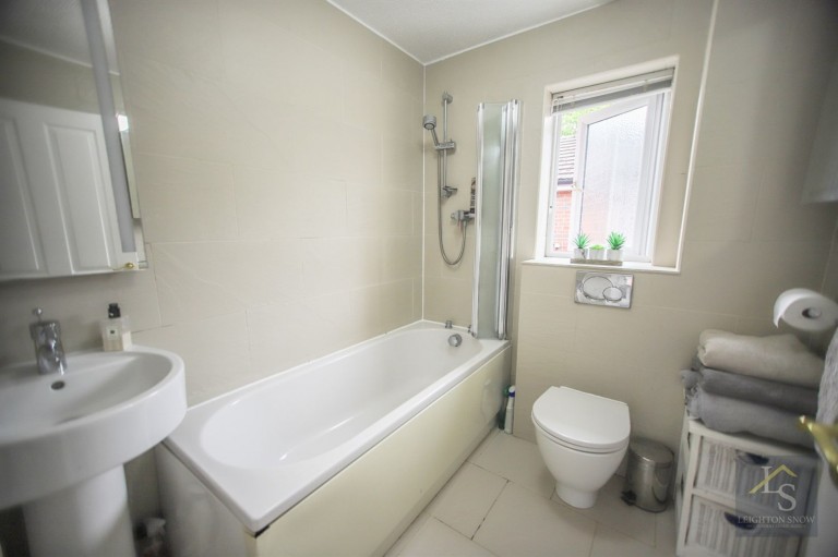 Images for Kinross Avenue, Stockport, SK2 EAID:425574707 BID:a331354c-8a27-4290-8521-a2425358b7e6